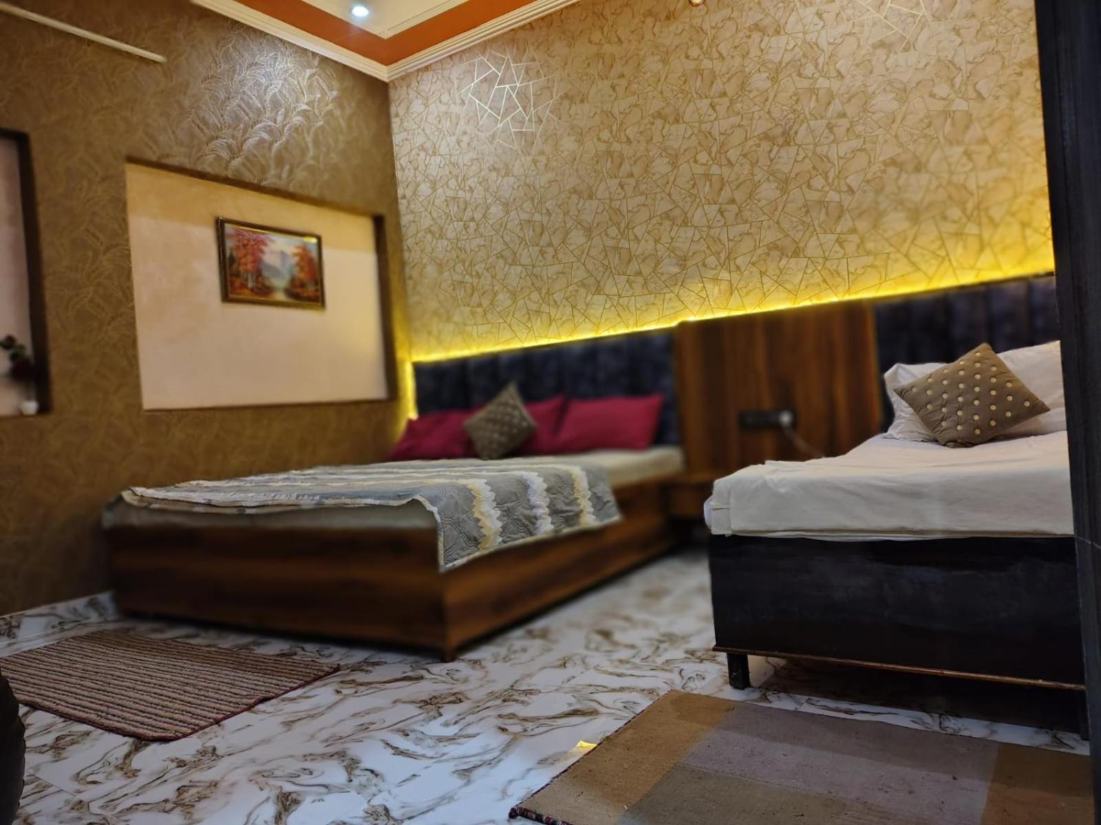 Varanasi Holiday Stay *